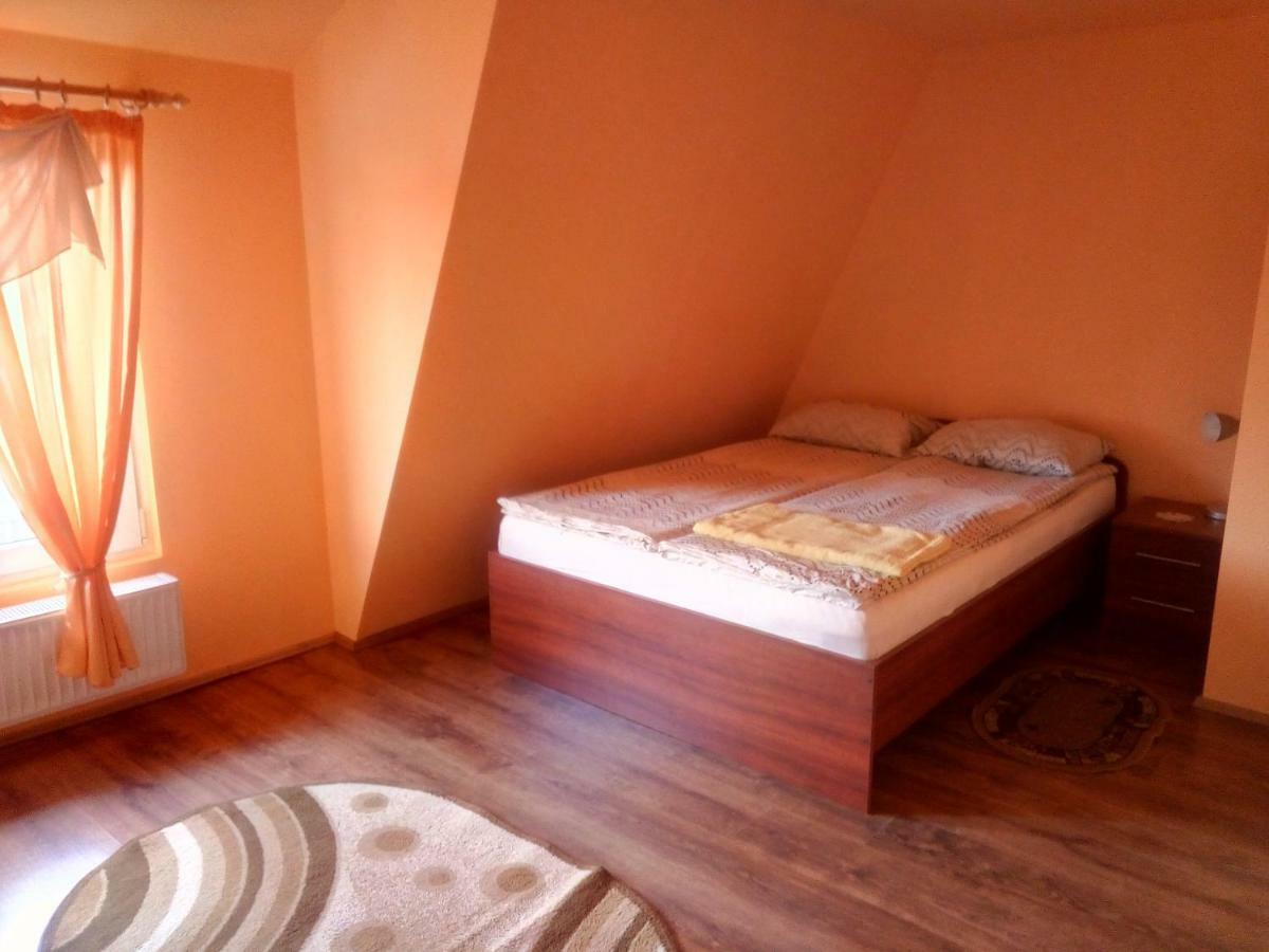 Hotel Timi Kulcsosház Lăzarea Exterior foto